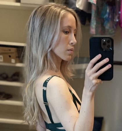 caroline.parker OnlyFans picture