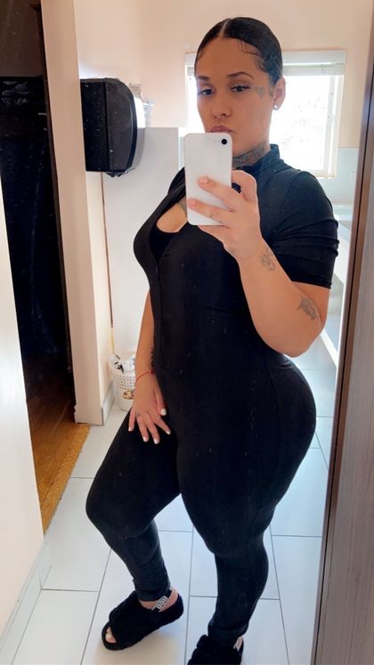 prettyassaly OnlyFans picture