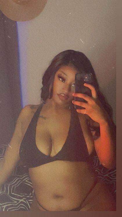 moan4monaee OnlyFans picture