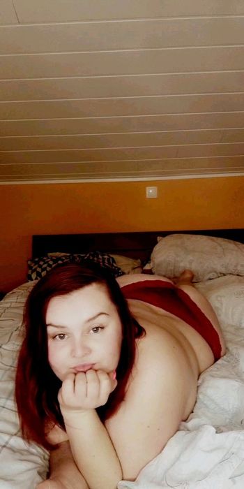 HOT CURVY MOMMY