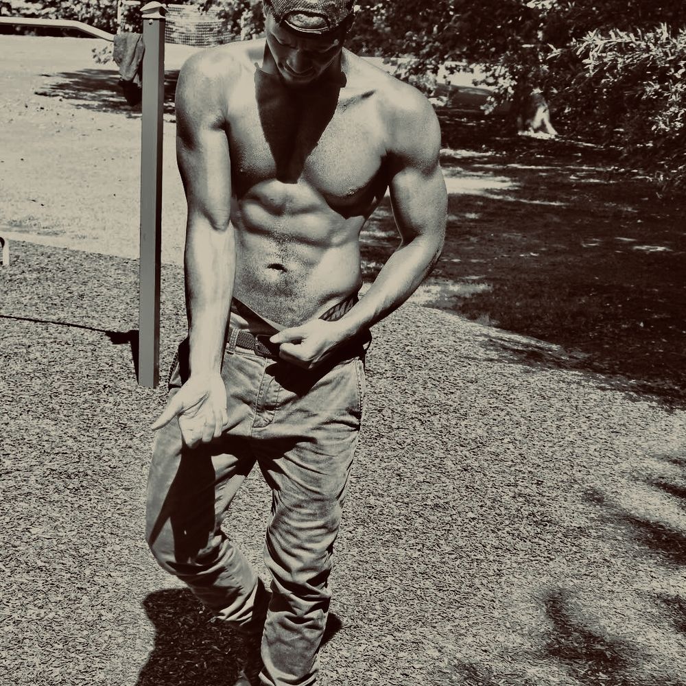 yoshitroshit OnlyFans profile picture