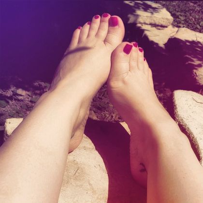 nutonmyfeetpleeease OnlyFans picture