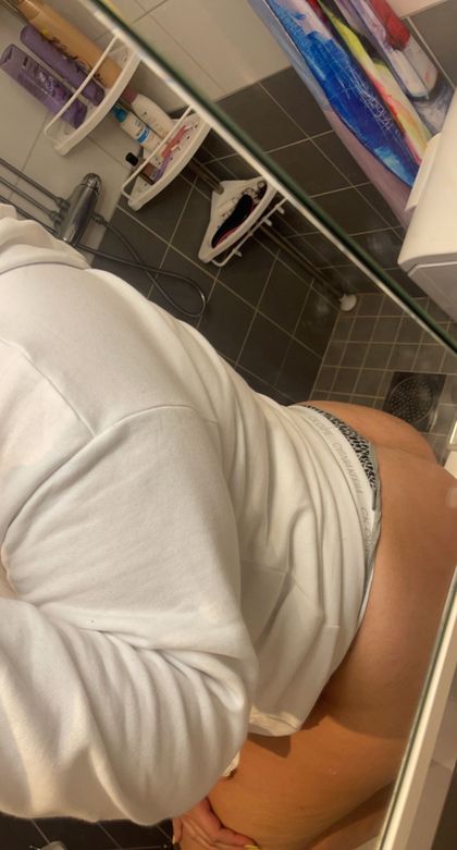 sneakybitch3 OnlyFans picture
