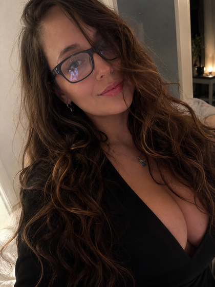 christyneriv OnlyFans picture