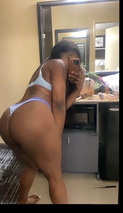 thegirrlnxtdoorr OnlyFans picture