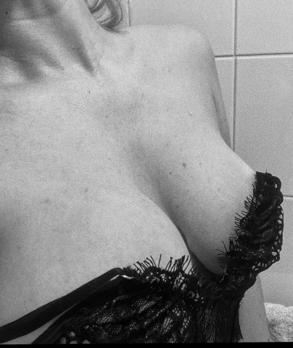 lovelyfet OnlyFans profile picture