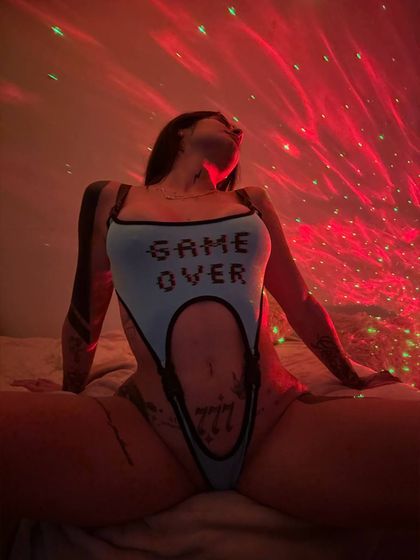 alizeroux OnlyFans picture