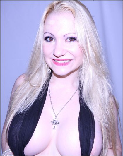 blondedoll24 OnlyFans picture