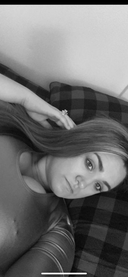 younghotwife589 OnlyFans picture