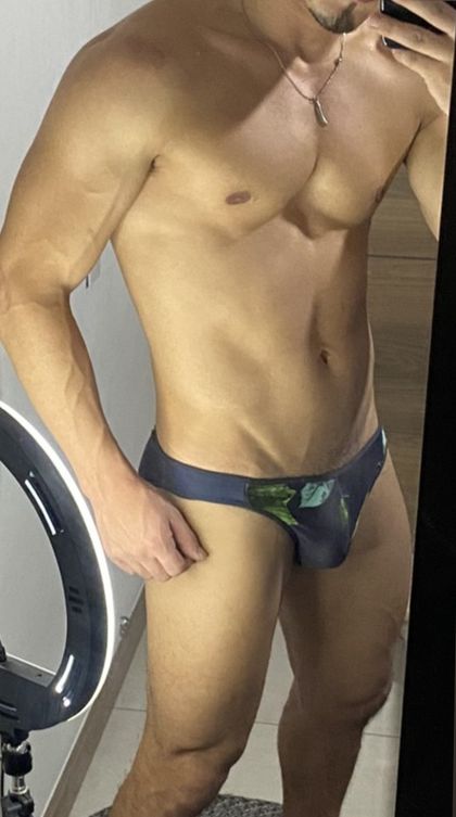 andrwruiz OnlyFans picture
