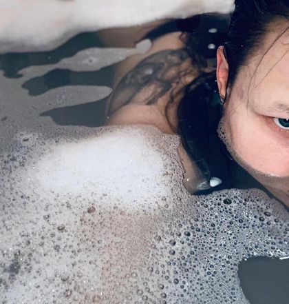 naughtyevelyn94 OnlyFans picture