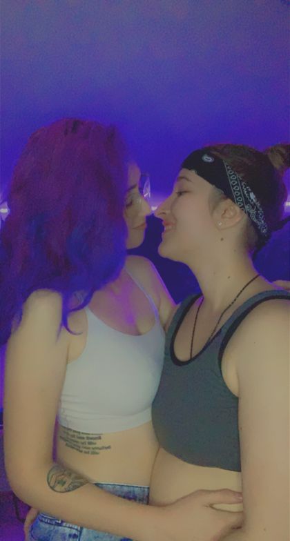 basiclesbians OnlyFans picture