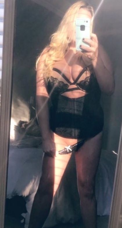 hotwifemrsmoore OnlyFans picture