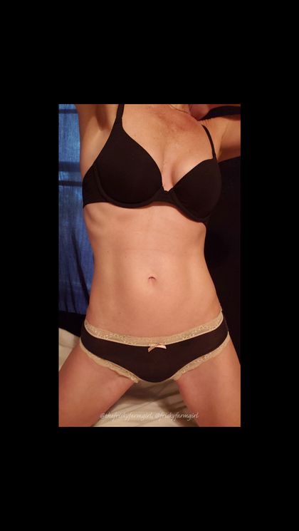 thefriskyfarmgirlfree OnlyFans picture