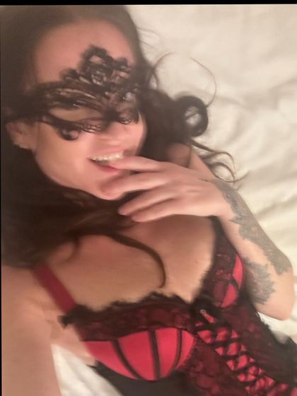 britishwifelottie OnlyFans picture