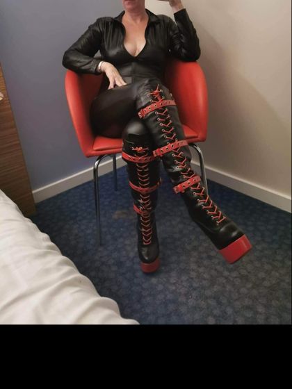 amateurhotwifeuk OnlyFans picture