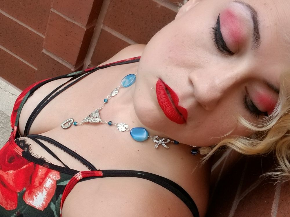 rainacamille OnlyFans profile picture