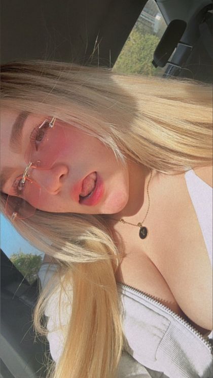 vanessablossom11 OnlyFans picture