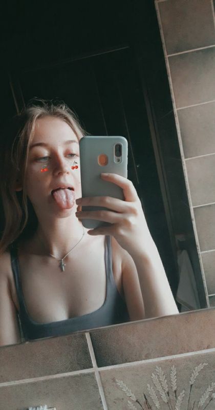 elenarowree OnlyFans picture
