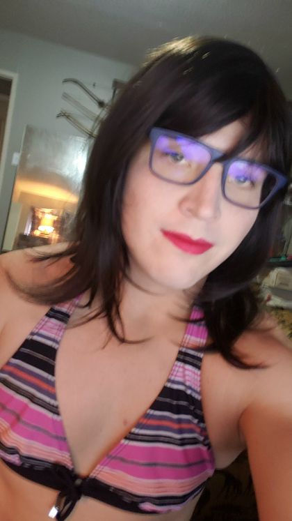 lucykneels OnlyFans picture