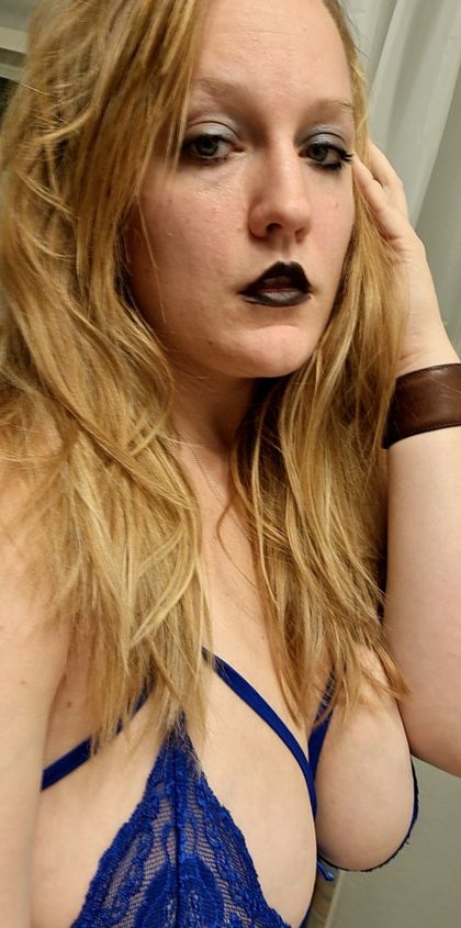 kinkyliv OnlyFans picture