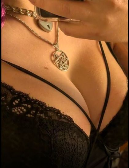aliceiskinky OnlyFans picture