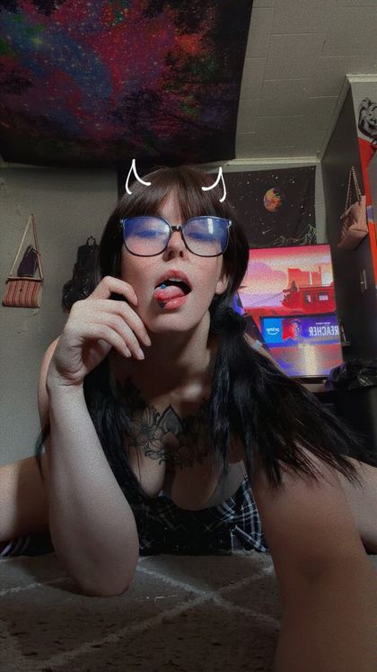 prettierinred OnlyFans picture