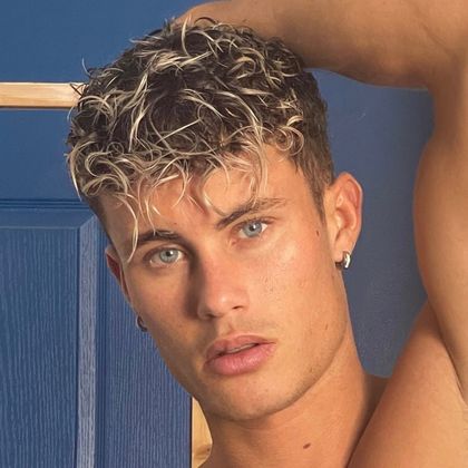 julienpop OnlyFans picture