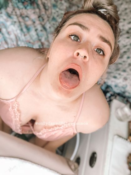 hotveganmom OnlyFans picture