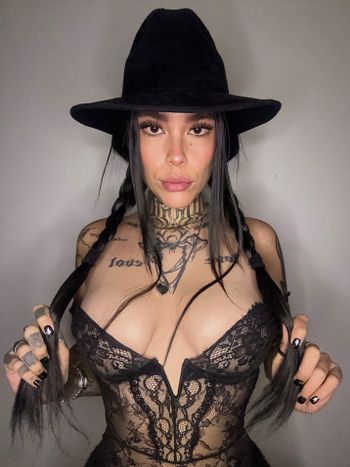 Contenido exclusivo Alexa Sabina