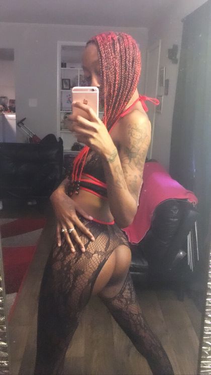 bhampagnepopping OnlyFans picture