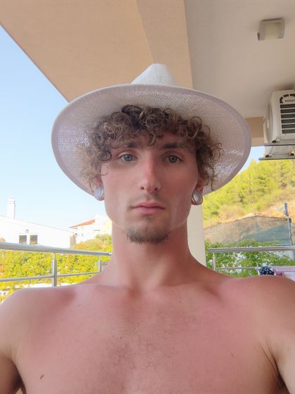 u224280395 OnlyFans picture