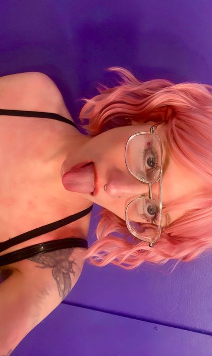 elliesw0rld OnlyFans picture