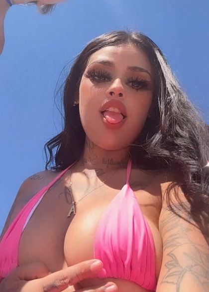 realyouneek21 OnlyFans picture