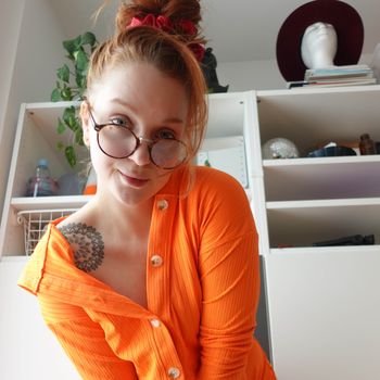 Flora HOT HAIRY REDHEAD
