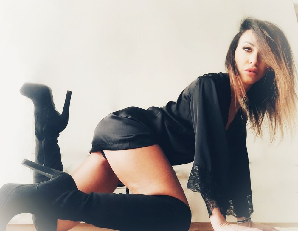 elisakoronaguilera OnlyFans profile picture