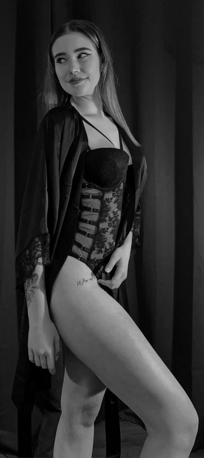 holladieweinfeee OnlyFans picture