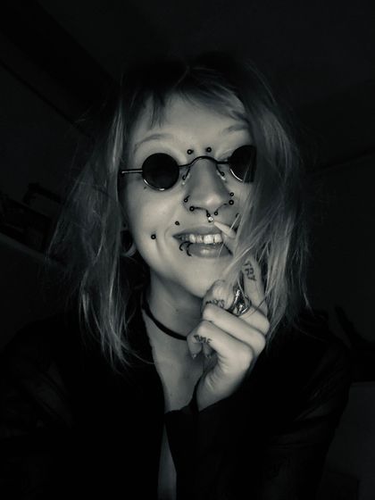 petitehippy1 OnlyFans picture