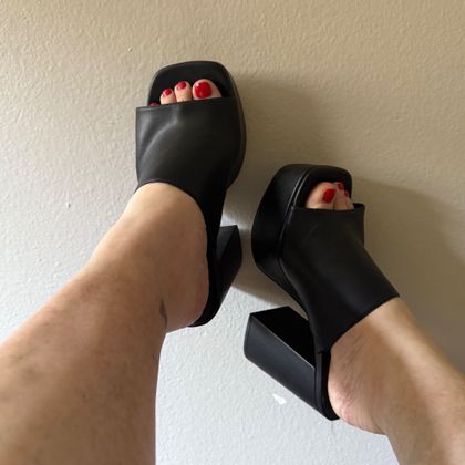 tenlittletoez OnlyFans picture