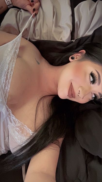prettypinkjuls OnlyFans picture