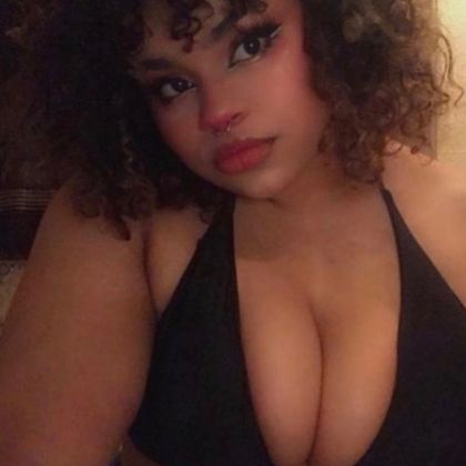 lovelyscarlet24 OnlyFans picture