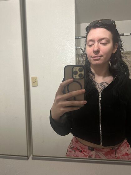 decaying OnlyFans picture