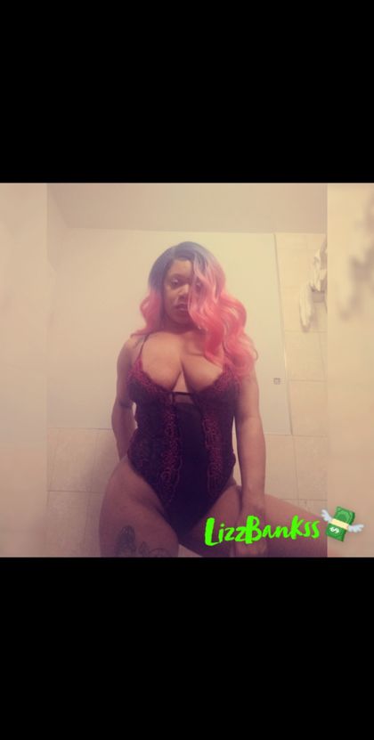 lizzbanksss OnlyFans picture