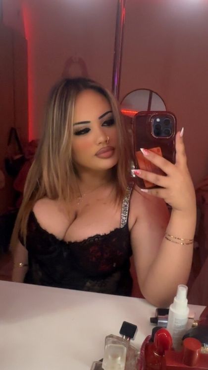 sarachanel1 OnlyFans picture