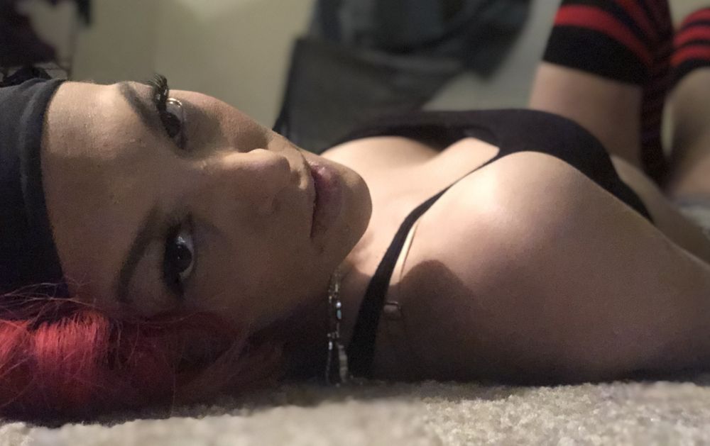 clove2222 OnlyFans profile picture