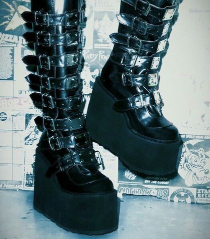 beautifullygothfeet OnlyFans picture