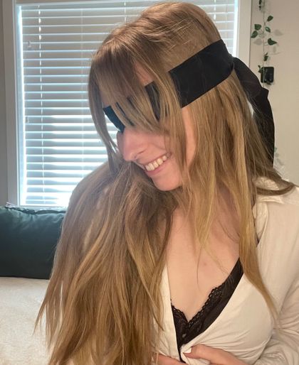 blindfoldedblondie OnlyFans picture