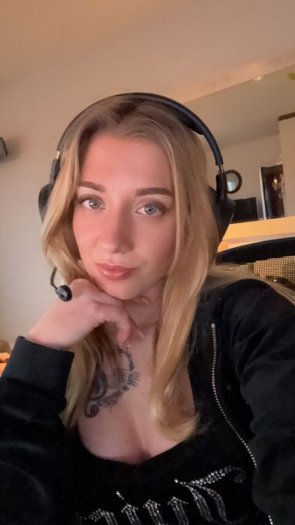 esmeemee OnlyFans picture