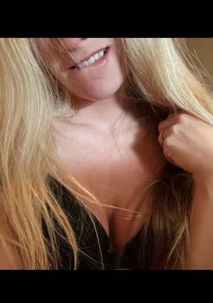 hotwifehaylz OnlyFans picture