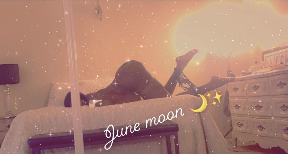 june.moon OnlyFans profile picture